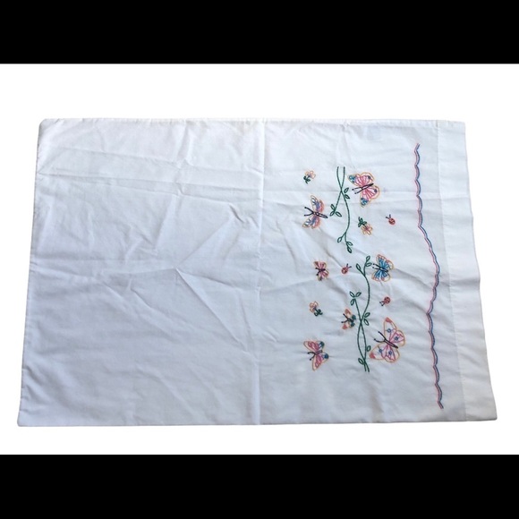 Vintage Set of 2 Standard White Hand Embroidered Pillowcases Butterflies 29X19 - Picture 4 of 4